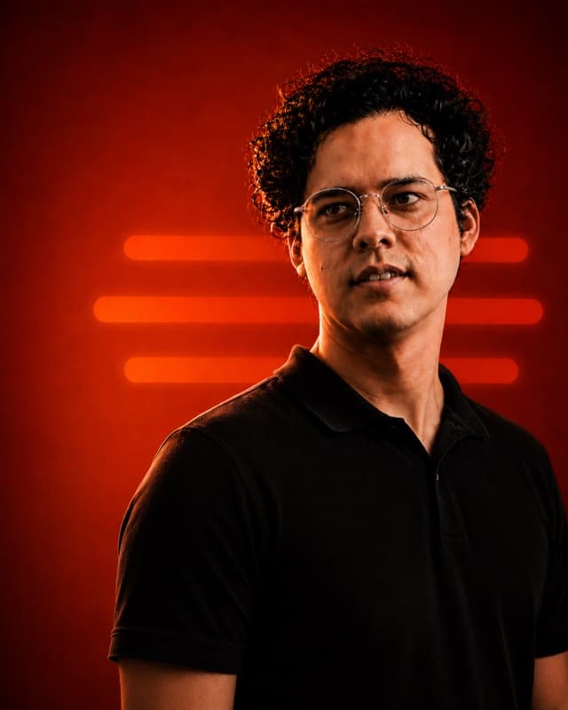 Caleb Alemán — Cofundador · Dirección Visual e Imagen